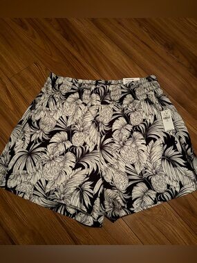 Old Navy Black & White Stretchtech High-Rise Shorts